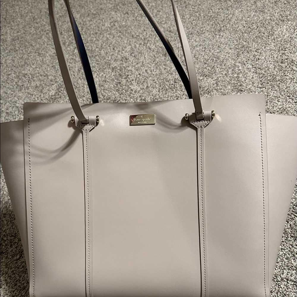 Kate spade Ivy Drive large tote bag purse-grey exterior with navy interior.
